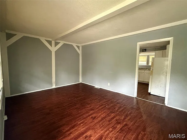 452 Bluff Dr — Photo 2
