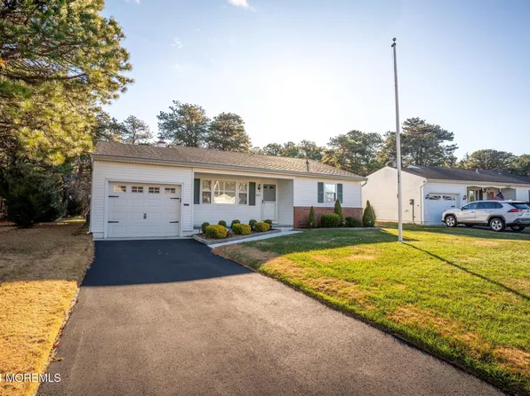1015 E Edgebrook Drive, Toms River, NJ 08757