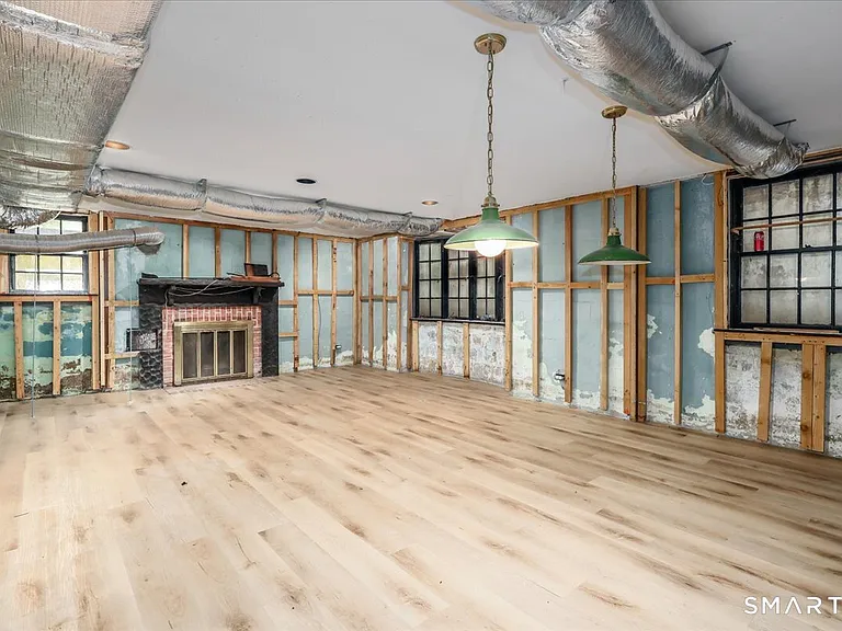 611 Westover Rd — Photo 30