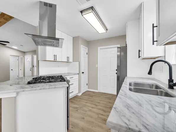 100 Midland Ct, Niceville, FL 32578