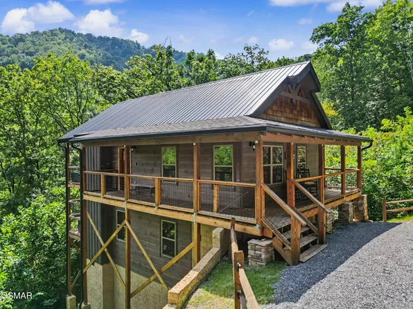 2724 Pine Crest Ln, Sevierville, TN 37862