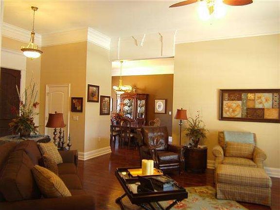 3rd image of 104 Lakeway Dr