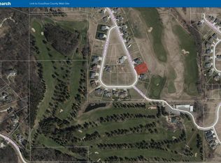 977 Golfview Ave, Zumbrota, MN 55992