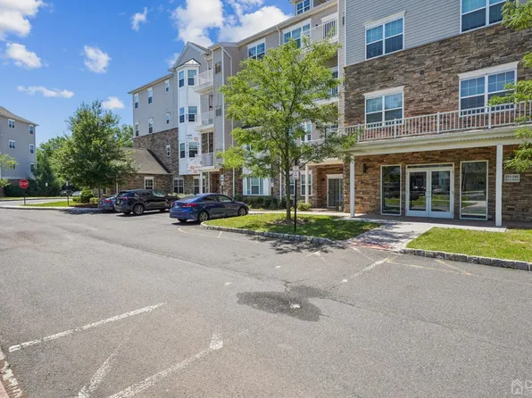 236 Luca Dr, Piscataway, NJ 08854