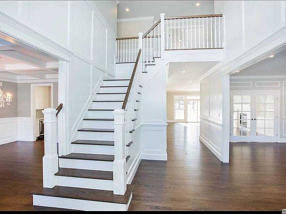 2nd image of 18 N Searington Dr