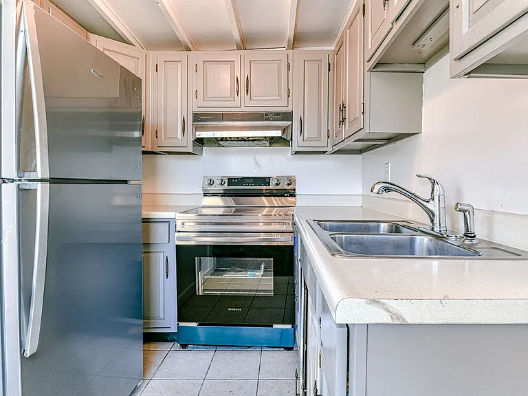 19 Innis Ave — Photo 11