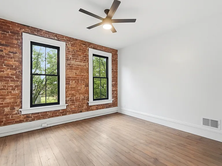 811 Monroe St — Photo 32