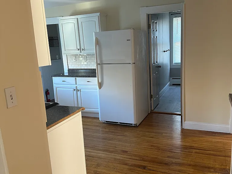 134 1/2 Kinsley St #2 — Photo 4