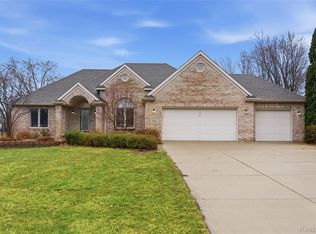 7095 Elmwood Dr, Grand Blanc, MI 48439