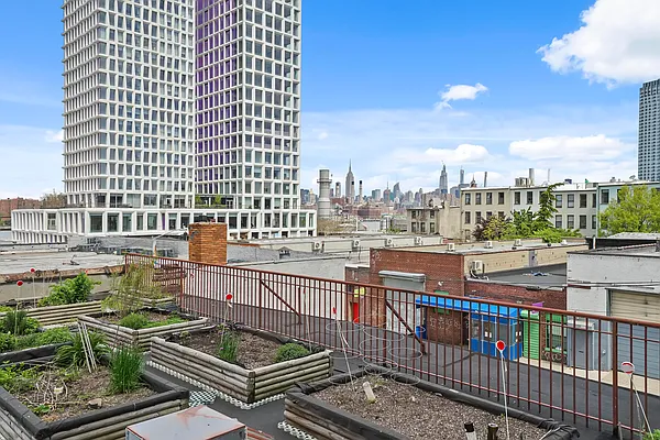 Sold by Avenue Sotheby's International Realty | media 35