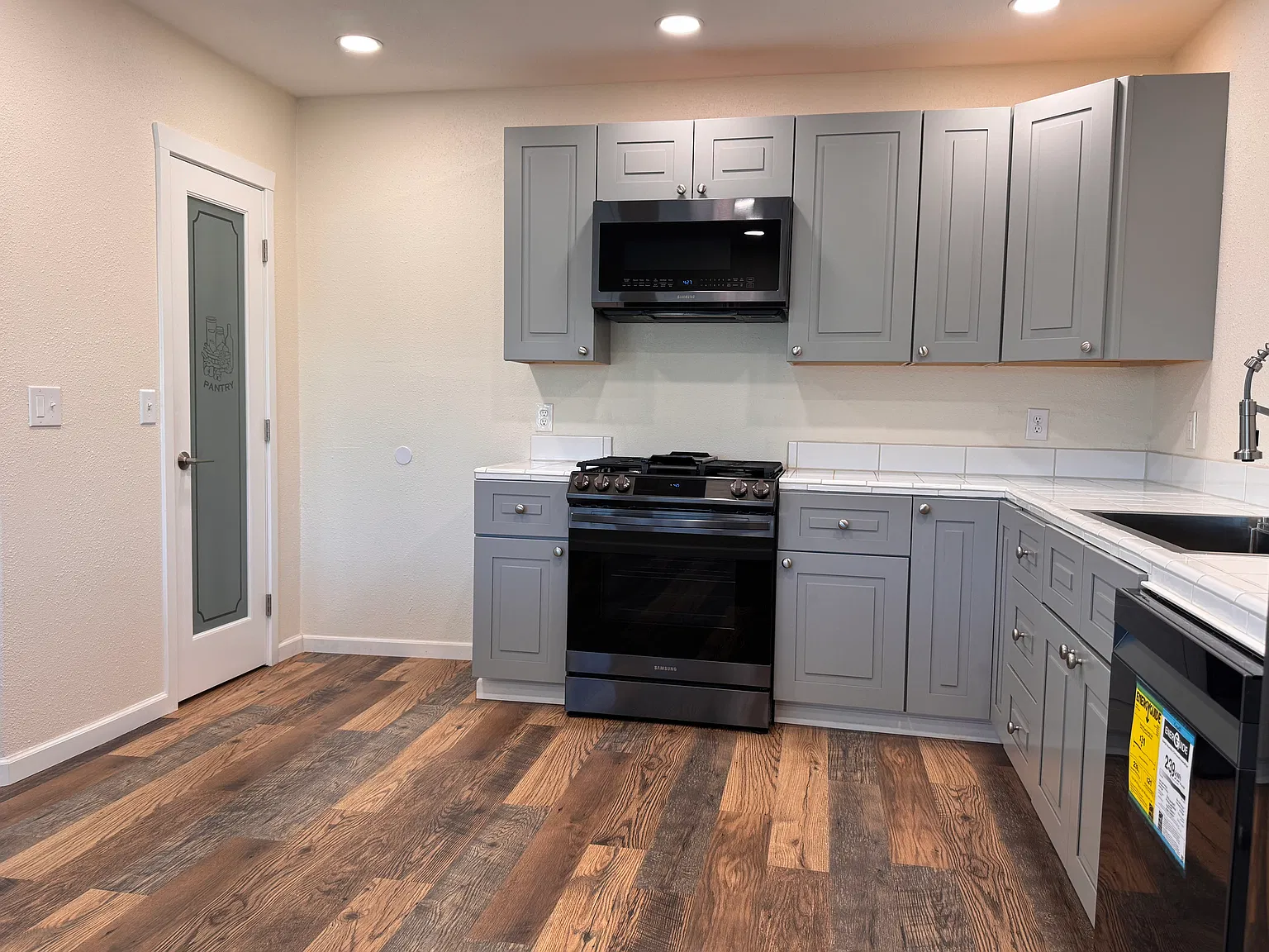 2 bed, 1100 sqft, $3,000 — Photo 4