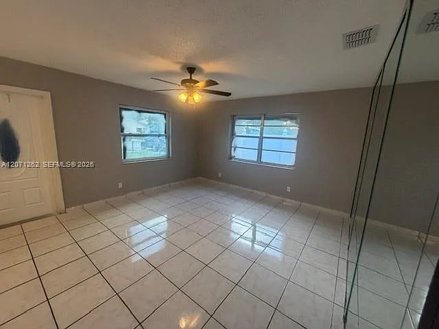 2571 NW 5th St — Photo 4