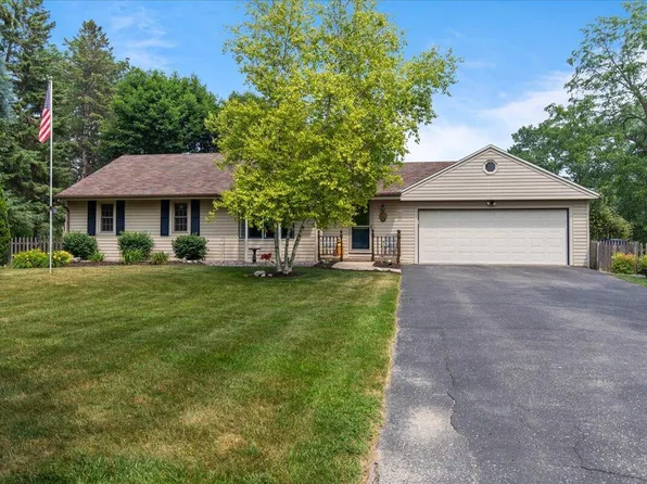150 Highview DRIVE, Cedarburg, WI 53012