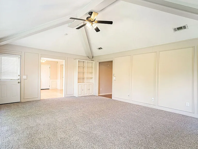 802 Pebblebrook Dr — Photo 4