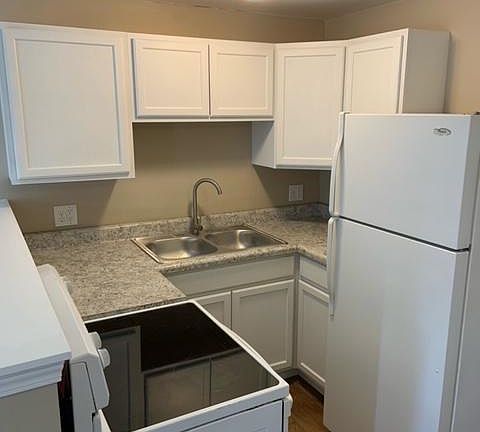3rd image of 29 Elwood Ave #5