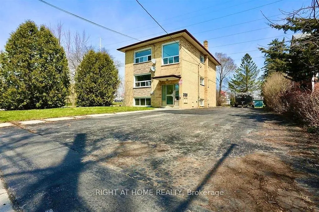 3 bed, $2,250 — Photo 1