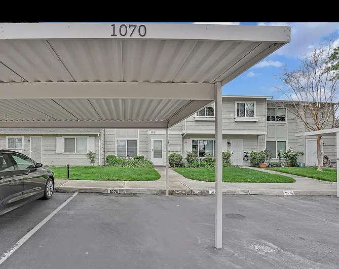 1070 Spring Valley Cmn — Photo 20