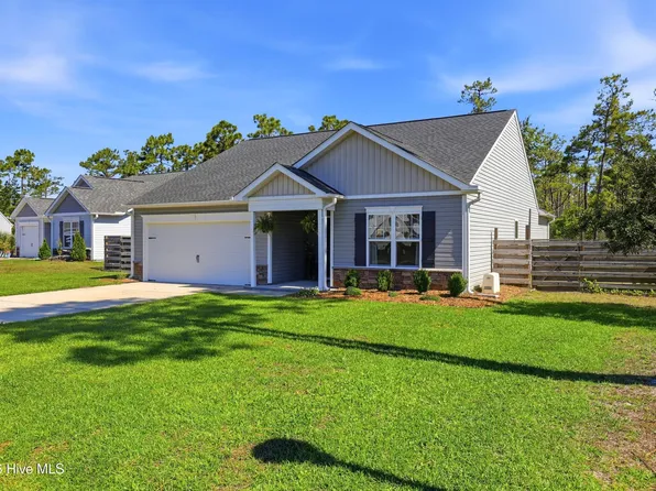 4432 Pinewood Village Drive SE, Southport, NC 28461