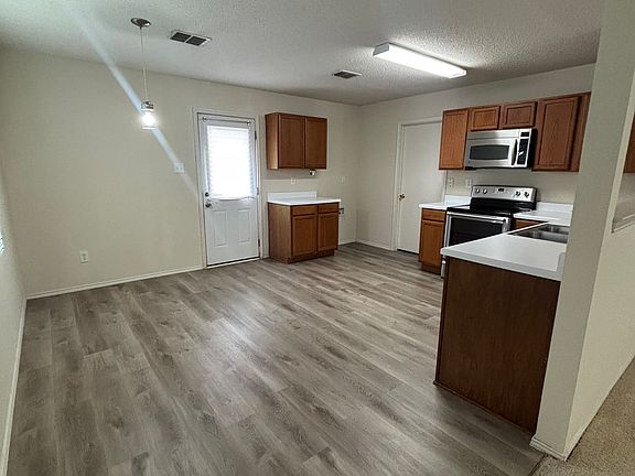 3rd image of 5433 Devils River Dr