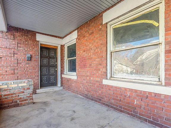 2nd image of 121 N Askew Ave