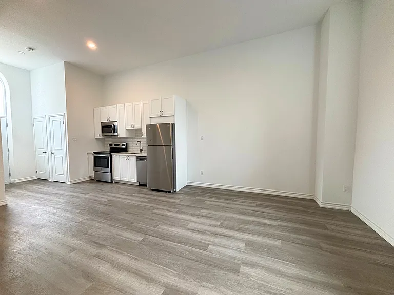 16 West Ave S #117 — Photo 7