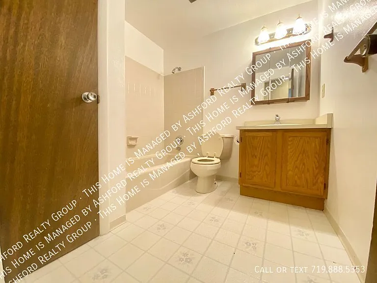 4262 N Hammock Dr — Photo 3