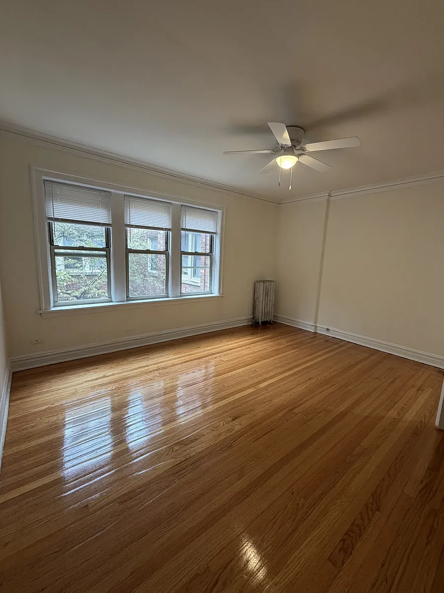 Photo 2 of 13 - 4953 N Whipple St #2S - Chicago, IL Building Photo - 4953 N Whipple St #2S