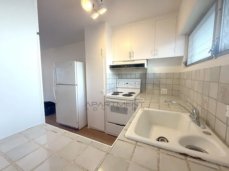 909 University Ave #111 — Photo 7