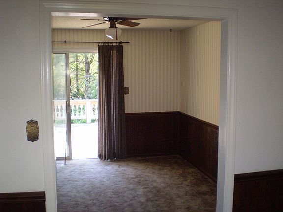 dining room flows to deck