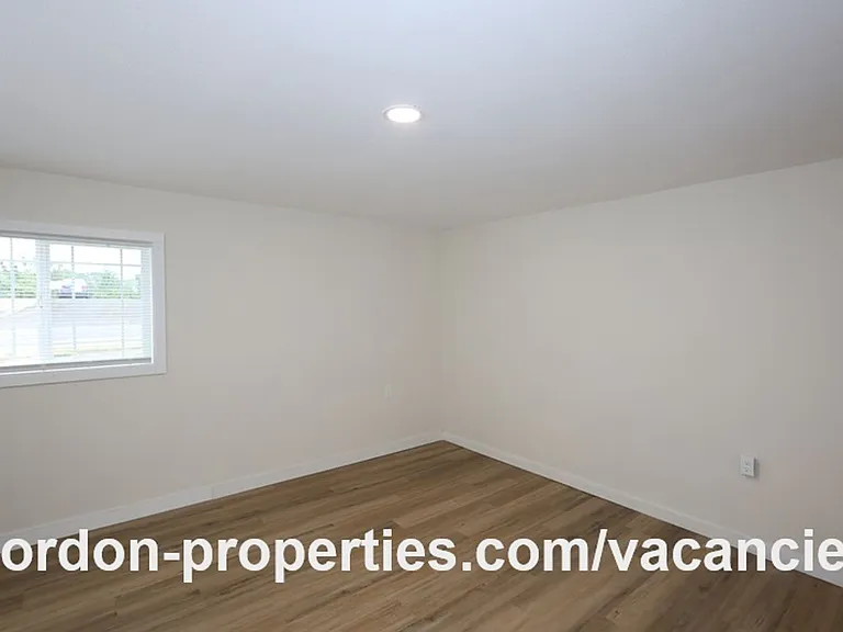 275 S 5th St #B — Photo 14