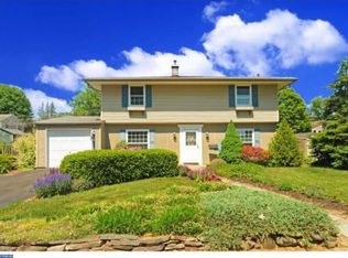 181 Twin Oak Dr, Levittown, PA 19056