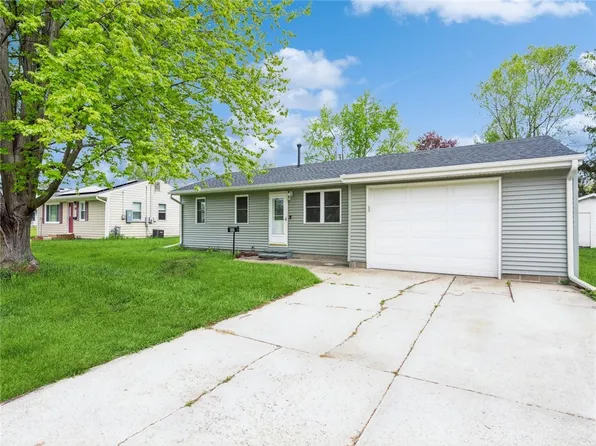 302 E 25th Street Pl S, Newton, IA 50208