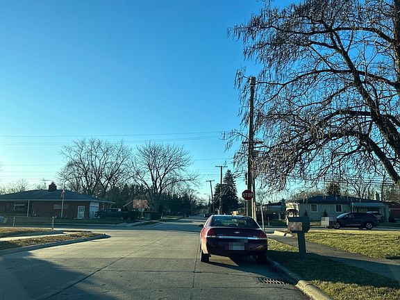 5th image of 19600 Voiland St