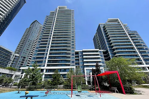 7165 Yonge St Photo 1