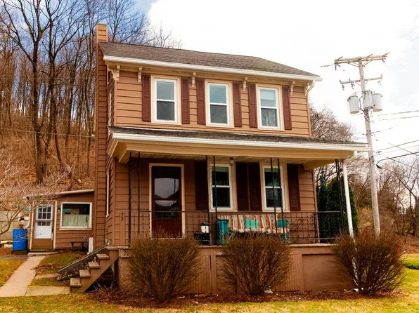 72 Willow St, Reinholds, PA 17569