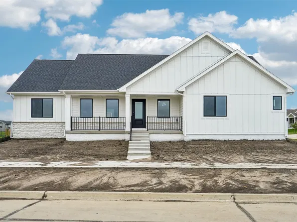 4324 Westgate Pkwy, Clive, IA 50325