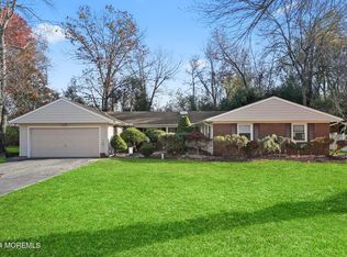 25 Chamber Ln, Manalapan, NJ