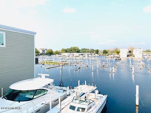 5th image of 39 Harbor Isle Dr #103&104