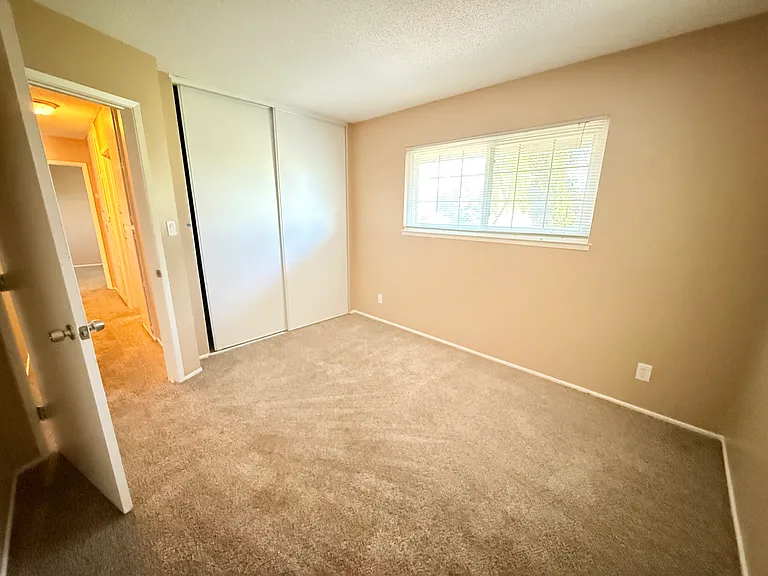 6881 Kettering Cir — Photo 32