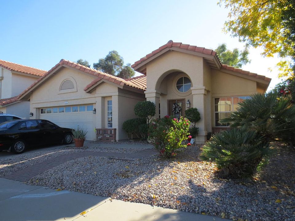 1st image of 4901 E Paradise Ln