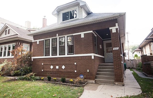 1st image of 831 Clarence Ave