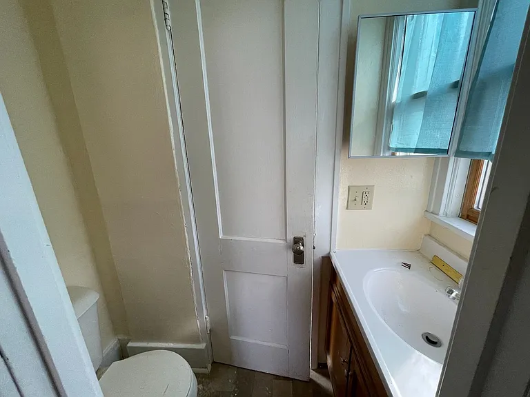 801 W 5th Ave — Photo 5