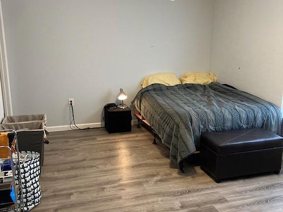 3rd image of 806 S Fourth St