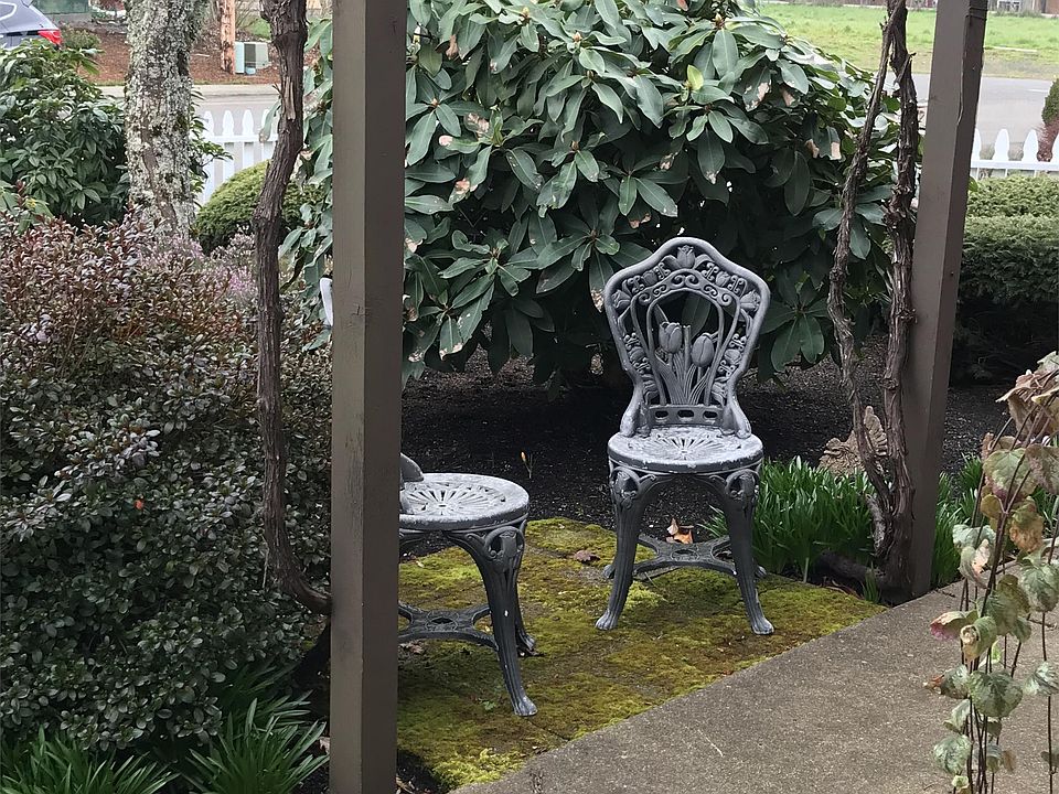 Front Garden & Arbor