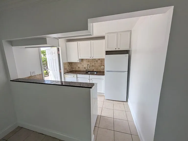 817 Lighthouse Dr #B — Photo 7