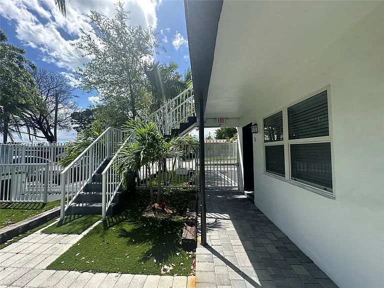 1821 Thomas St #5 — Photo 21