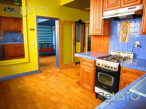 4th image of 3655 Vicente St APT 4