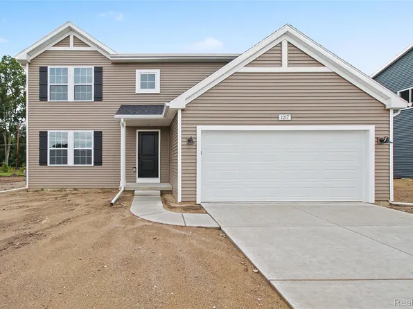 1217 Lockes St, Howell, MI 48843