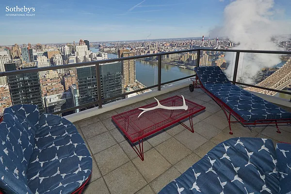 Sold by Sotheby's International Realty | media 11