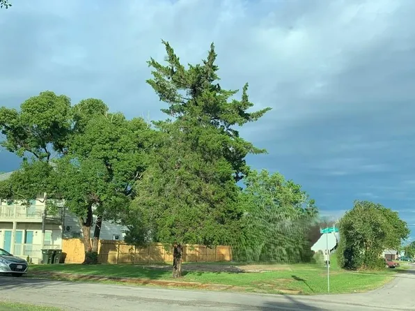 1400 8th St, Port Arthur, TX 77640